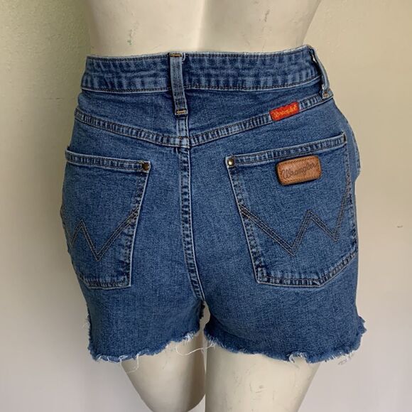 Women’s WRANGLER cut off jean shorts size 5/6 stretch - Picture 1 of 9